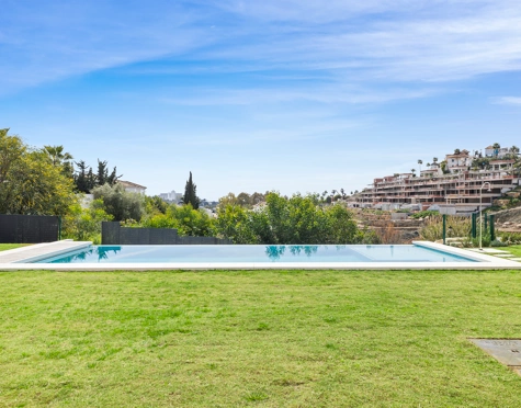 Villa en venta en La Alqueria, Benahavis