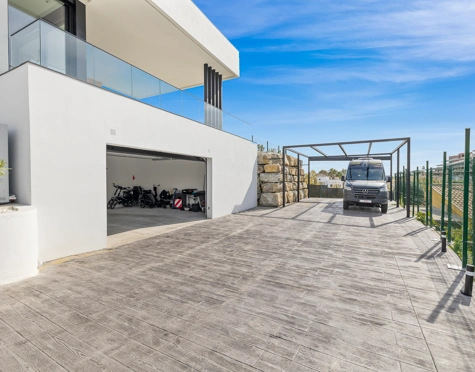 Villa en venta en La Alqueria, Benahavis
