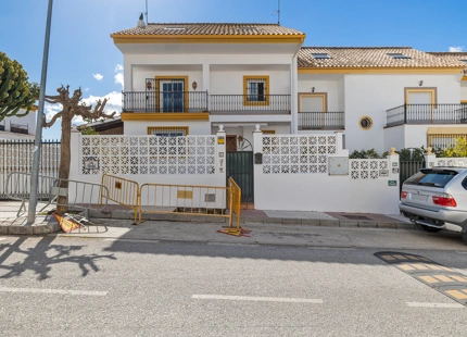 CHARMING FAMILY TOWNHOUSE IN SAN PEDRO DE ALCANTARA