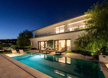 EXTRAORDINARY VILLA WITH A HUGE PLOT IN BENAHAVIS