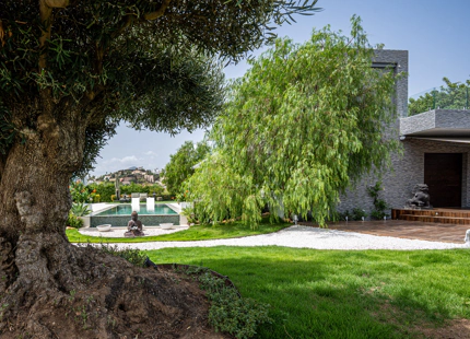 EXTRAORDINARY VILLA WITH A HUGE PLOT IN BENAHAVIS