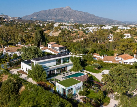 EXTRAORDINARIA VILLA CON UN GRAN TERRENO EN BENAHAVIS