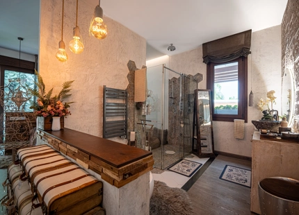 EXTRAORDINARY VILLA WITH A HUGE PLOT IN BENAHAVIS