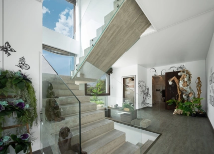 EXTRAORDINARY VILLA WITH A HUGE PLOT IN BENAHAVIS