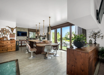 EXTRAORDINARY VILLA WITH A HUGE PLOT IN BENAHAVIS