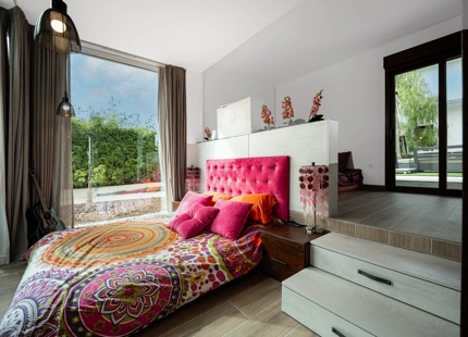 EXTRAORDINARY VILLA WITH A HUGE PLOT IN BENAHAVIS