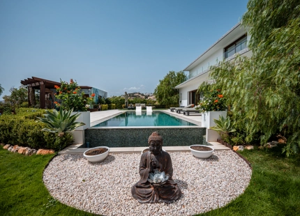 EXTRAORDINARY VILLA WITH A HUGE PLOT IN BENAHAVIS