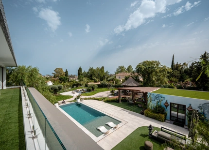 EXTRAORDINARY VILLA WITH A HUGE PLOT IN BENAHAVIS