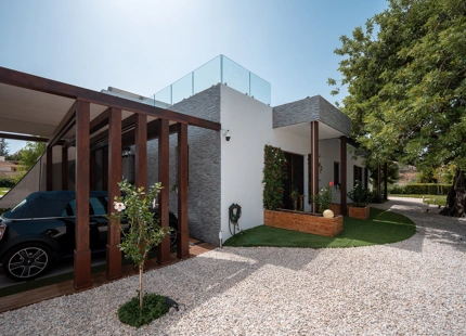 EXTRAORDINARY VILLA WITH A HUGE PLOT IN BENAHAVIS