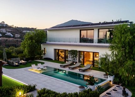 EXTRAORDINARY VILLA WITH A HUGE PLOT IN BENAHAVIS