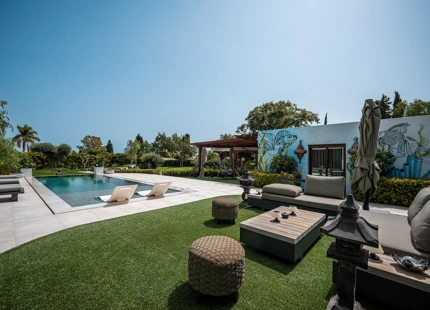 EXTRAORDINARY VILLA WITH A HUGE PLOT IN BENAHAVIS