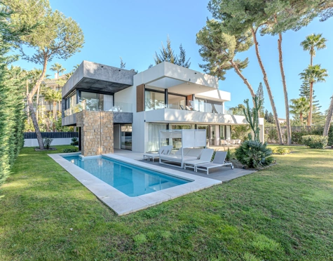 VILLA MODERNA CON AMPLIAS ÁREAS Y CARACTERÍSTICAS IMPRESIONANTES EN MARBELLA