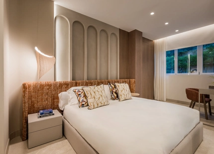IMPRESIONANTE APARTAMENTO RECIENTEMENTE RENOVADO FRENTE AL MAR EN VENTA EN MARBELLA
