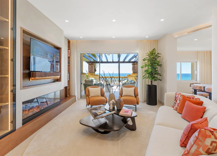 IMPRESIONANTE APARTAMENTO RECIENTEMENTE RENOVADO FRENTE AL MAR EN VENTA EN MARBELLA