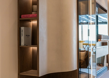 IMPRESIONANTE APARTAMENTO RECIENTEMENTE RENOVADO FRENTE AL MAR EN VENTA EN MARBELLA
