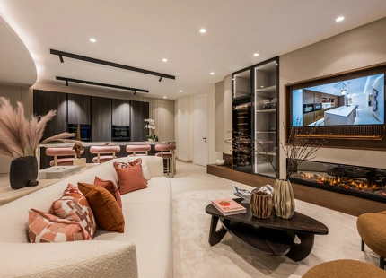 IMPRESIONANTE APARTAMENTO RECIENTEMENTE RENOVADO FRENTE AL MAR EN VENTA EN MARBELLA