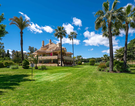 Apartamento en venta en Country Club Las Brisas, Nueva Andalucia