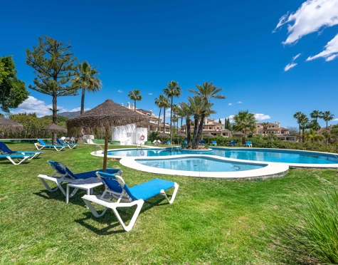 Apartamento en venta en Country Club Las Brisas, Nueva Andalucia