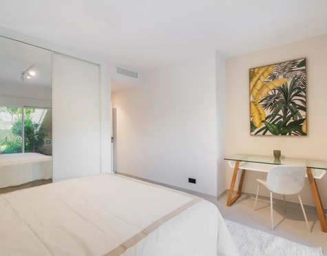 Apartamento en venta en Country Club Las Brisas, Nueva Andalucia