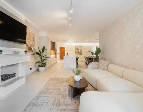 Apartamento en venta en Country Club Las Brisas, Nueva Andalucia
