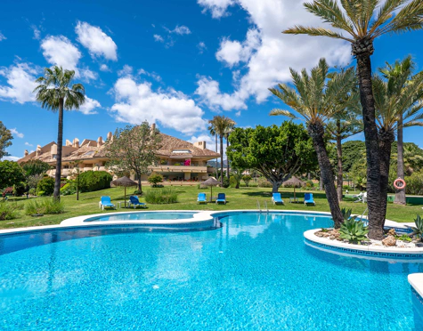 Apartamento en venta en Country Club Las Brisas, Nueva Andalucia