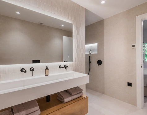 Apartamento en venta en Country Club Las Brisas, Nueva Andalucia