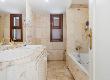 BEACHSIDE 2-BEDROOM TOWNHOUSE IN ESTEPONA