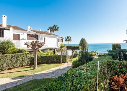 BEACHSIDE 2-BEDROOM TOWNHOUSE IN ESTEPONA