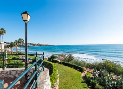 BEACHSIDE 2-BEDROOM TOWNHOUSE IN ESTEPONA