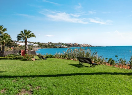 BEACHSIDE 2-BEDROOM TOWNHOUSE IN ESTEPONA