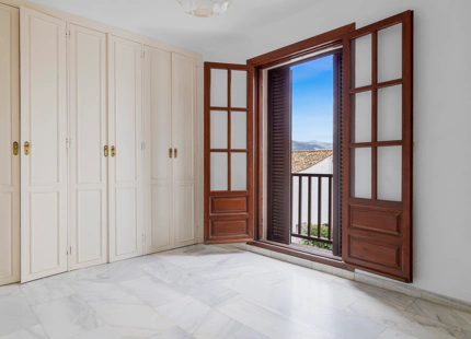 BEACHSIDE 2-BEDROOM TOWNHOUSE IN ESTEPONA