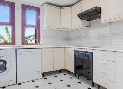 BEACHSIDE 2-BEDROOM TOWNHOUSE IN ESTEPONA