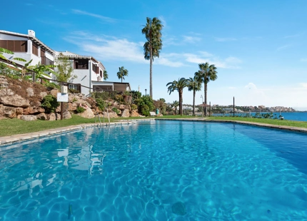 BEACHSIDE 2-BEDROOM TOWNHOUSE IN ESTEPONA