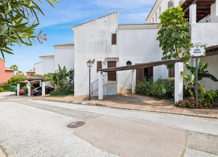 BEACHSIDE 2-BEDROOM TOWNHOUSE IN ESTEPONA