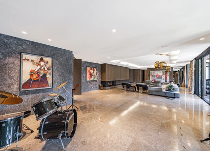 DREAMY FRONTLINE GOLF VILLA IN MARBELLA