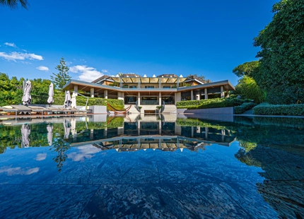 DREAMY FRONTLINE GOLF VILLA IN MARBELLA
