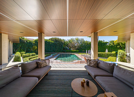 DREAMY FRONTLINE GOLF VILLA IN MARBELLA