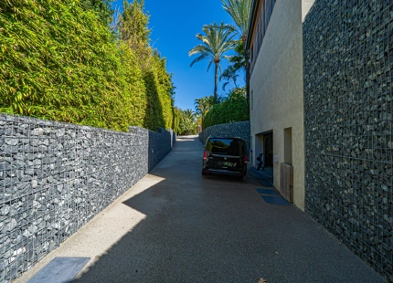 DREAMY FRONTLINE GOLF VILLA IN MARBELLA