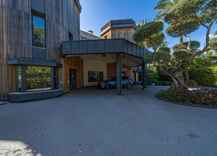 DREAMY FRONTLINE GOLF VILLA IN MARBELLA