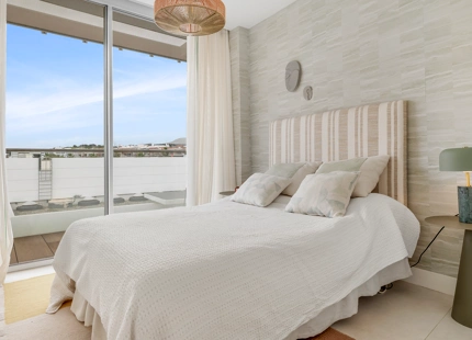 EXCEPTIONAL 3-BEDROOM APARTMENT IN ESTEPONA WEST FOR SALE