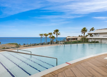 EXCEPTIONAL 3-BEDROOM APARTMENT IN ESTEPONA WEST FOR SALE