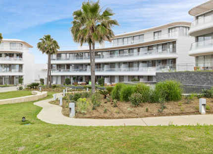 EXCEPTIONAL 3-BEDROOM APARTMENT IN ESTEPONA WEST FOR SALE