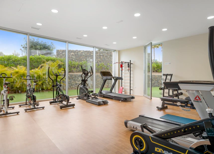EXCEPTIONAL 3-BEDROOM APARTMENT IN ESTEPONA WEST FOR SALE
