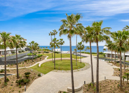 EXCEPTIONAL 3-BEDROOM APARTMENT IN ESTEPONA WEST FOR SALE