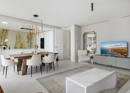 EXCEPTIONAL 3-BEDROOM APARTMENT IN ESTEPONA WEST FOR SALE