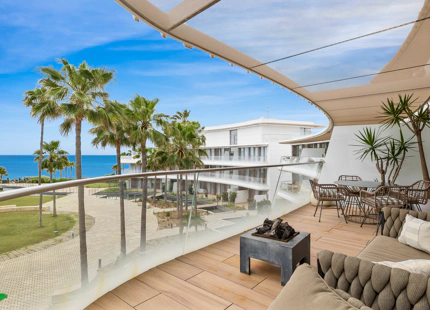 EXCEPTIONAL 3-BEDROOM APARTMENT IN ESTEPONA WEST FOR SALE