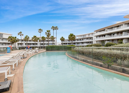 EXCEPTIONAL 3-BEDROOM APARTMENT IN ESTEPONA WEST FOR SALE