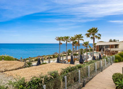 EXCEPTIONAL 3-BEDROOM APARTMENT IN ESTEPONA WEST FOR SALE