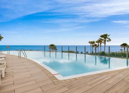EXCEPTIONAL 3-BEDROOM APARTMENT IN ESTEPONA WEST FOR SALE