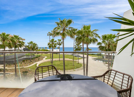 EXCEPTIONAL 3-BEDROOM APARTMENT IN ESTEPONA WEST FOR SALE